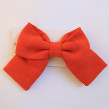 Carregar imagem no visualizador da galeria, Laço Carinho Linho