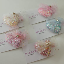 Carregar imagem no visualizador da galeria, Hair Clip Coração Glitter com Tule