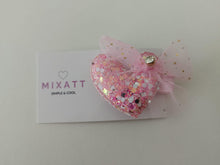 Carregar imagem no visualizador da galeria, Hair Clip Coração Glitter com Tule