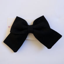 Carregar imagem no visualizador da galeria, Laço Carinho Linho
