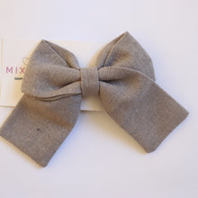 Carregar imagem no visualizador da galeria, Laço Carinho Linho
