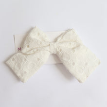 Carregar imagem no visualizador da galeria, Laço Carinho Laise Off White
