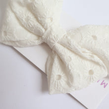 Carregar imagem no visualizador da galeria, Laço Carinho Laise Off White
