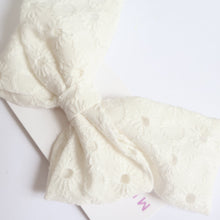 Carregar imagem no visualizador da galeria, Laço Carinho Laise Off White
