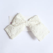 Carregar imagem no visualizador da galeria, Laço Carinho Laise Off White
