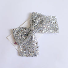 Carregar imagem no visualizador da galeria, Laço Glow Prata
