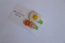 Carregar imagem no visualizador da galeria, Hair Clip Mini Margaridas
